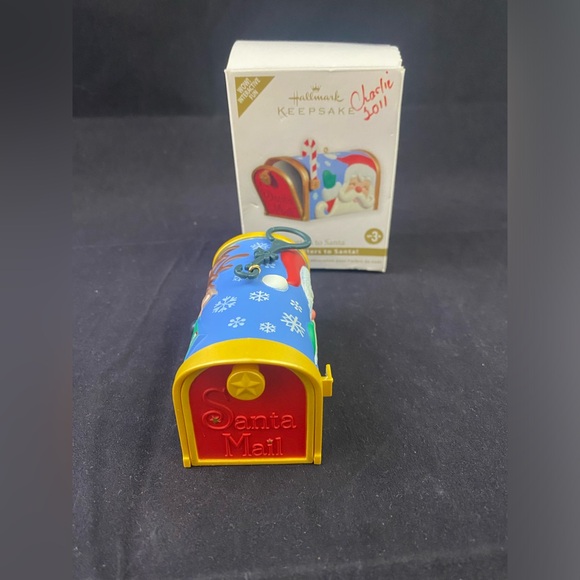 2011 Hallmark “LETTERS TO SANTA” Send Letters to Santa! Box Wear - Picture 4 of 6